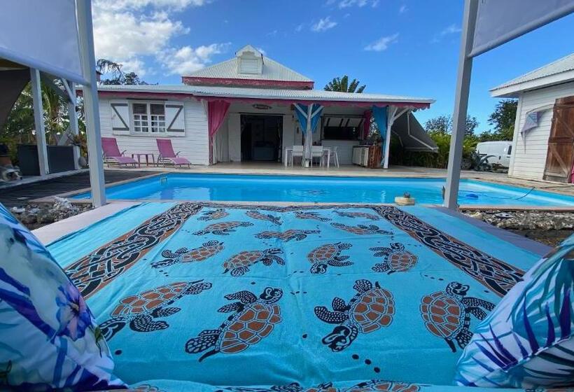 اتاق استاندارد با چشمانداز استخر, Au Bel Vue Chez Sandrine