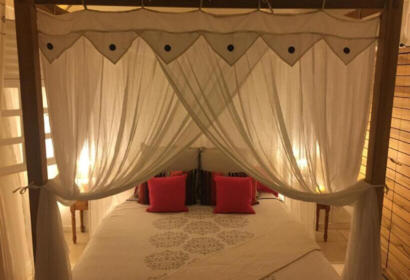 اتاق استاندارد با چشمانداز استخر, Au Bel Vue Chez Sandrine