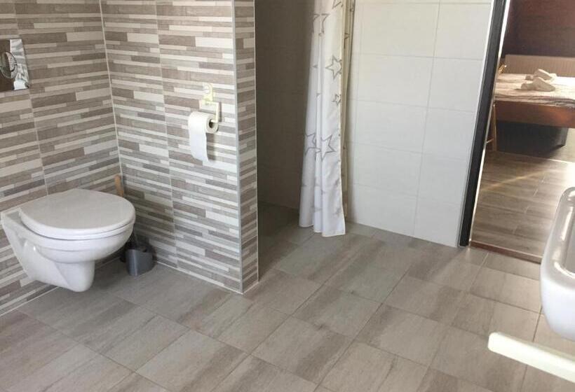 Estudio Familiar, Farkas Vendégház