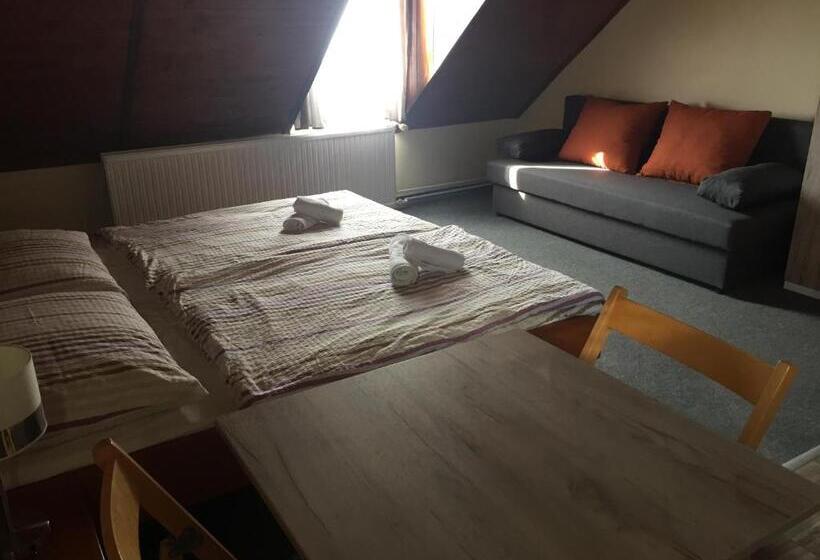 Estudio Familiar, Farkas Vendégház