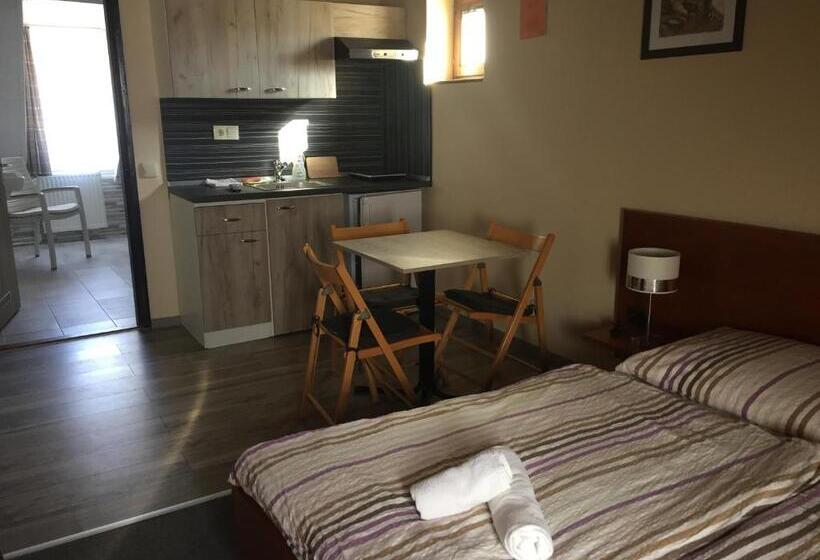 Estudio Familiar, Farkas Vendégház