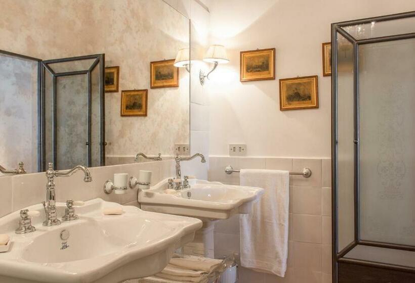 اتاق لوکس, La Posta Regia