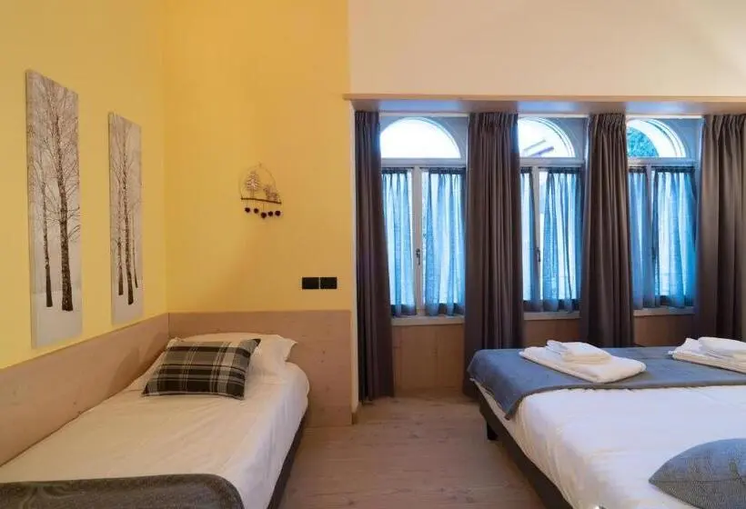 اتاق خانوادگی, Marzia Lounge