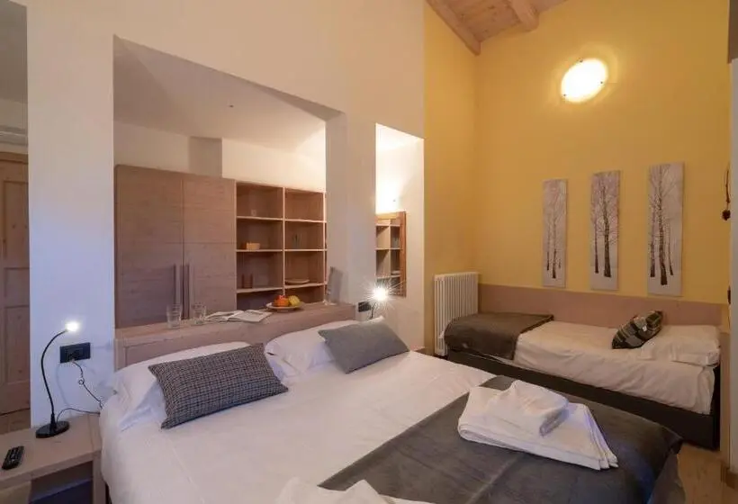اتاق خانوادگی, Marzia Lounge