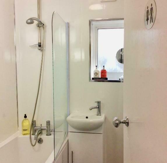 豪华房间, Station House