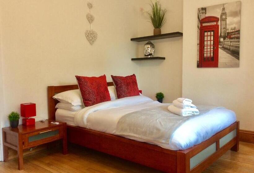 豪华房间, Station House