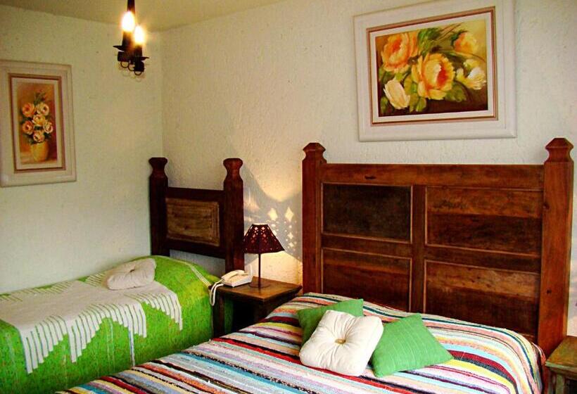 标准三人间, A Casa Vermelha Hospedaria