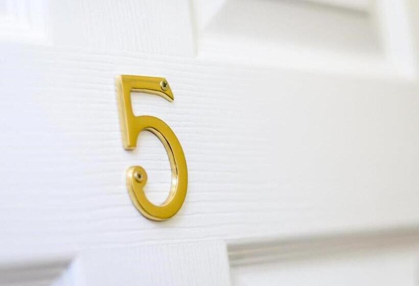 Апартаменты 1 Спальня, 1 Riverside Apartments