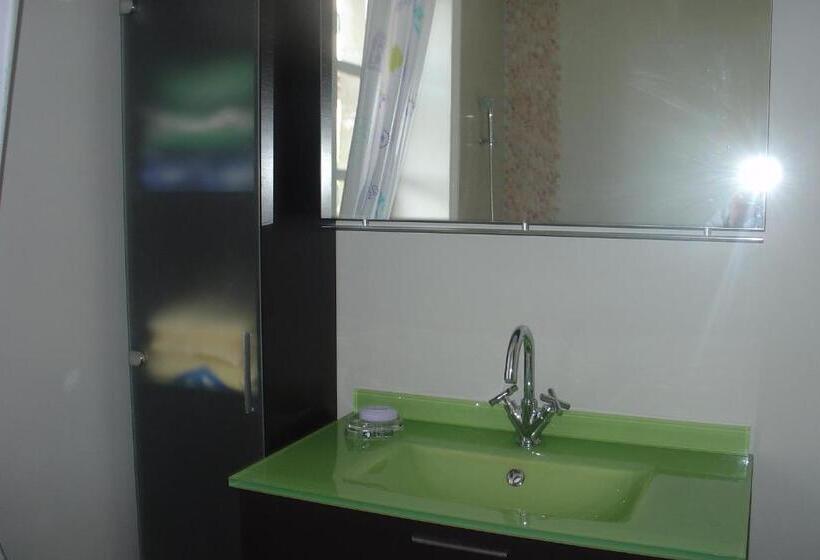 Standard Værelse, L Echarpe D Iris