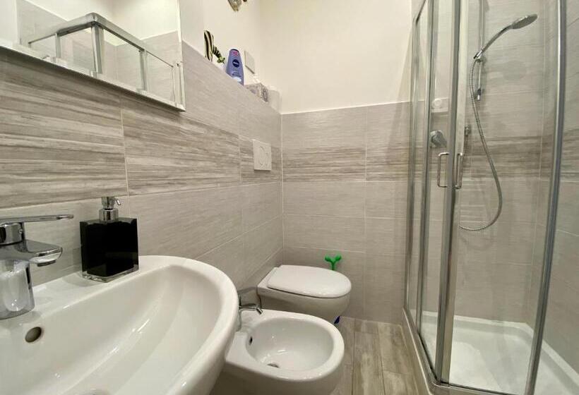 标准间, Lungomare Portoturistico