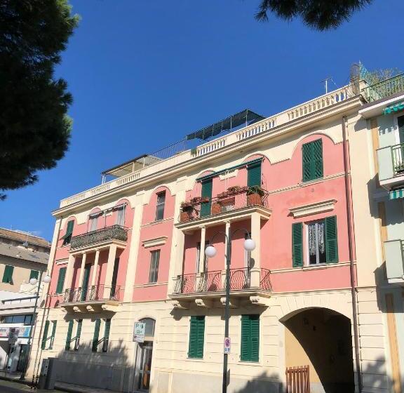 标准间, Lungomare Portoturistico