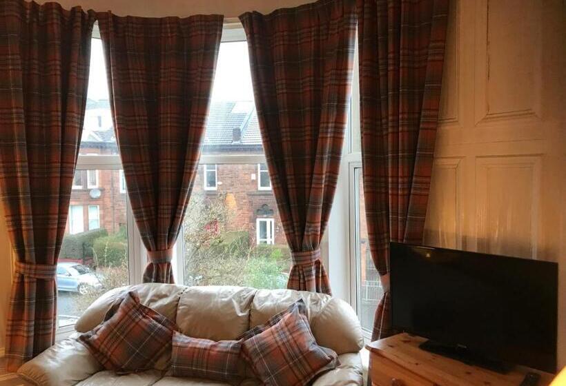 スタンダードトリプルルーム, Glades House