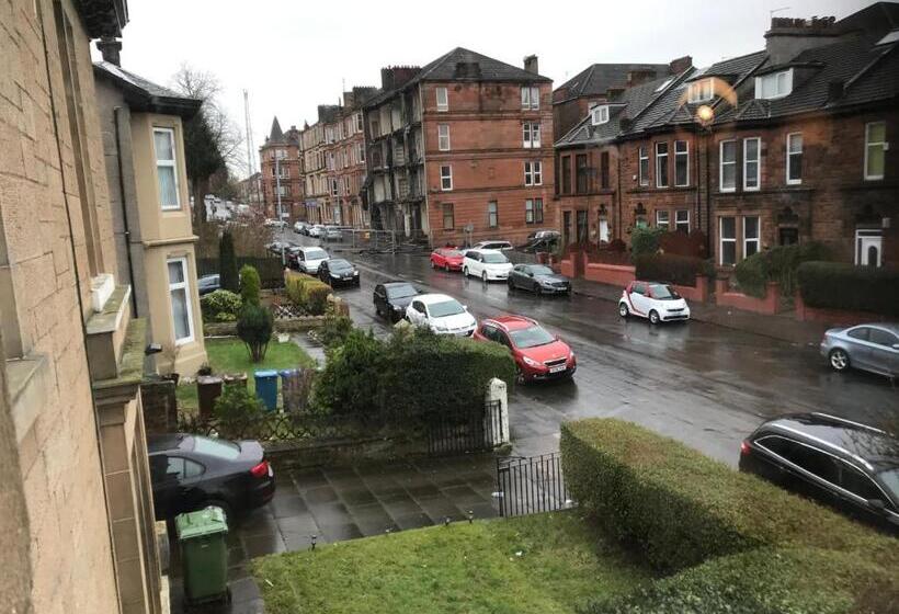 スタンダードトリプルルーム, Glades House