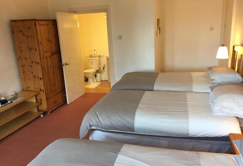 スタンダードトリプルルーム, Glades House