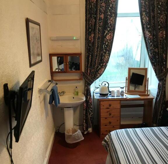 バス共有のスタンダードルーム, Glades House