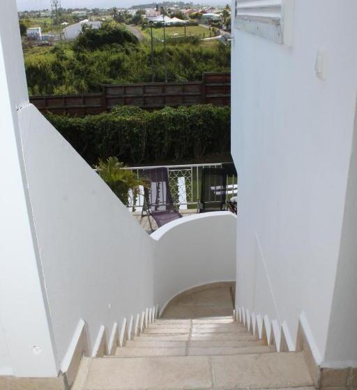 اتاق استاندارد, Lauraym 1