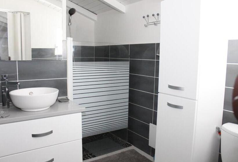 اتاق استاندارد, Lauraym 1