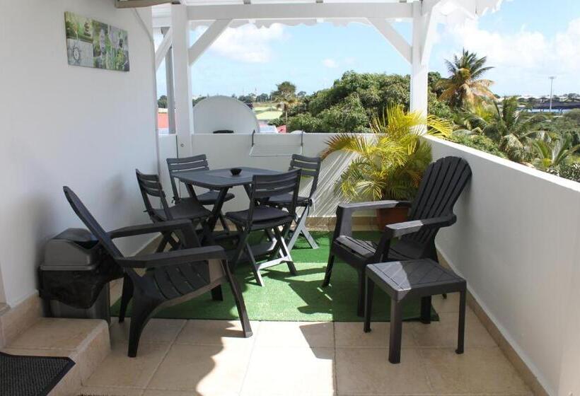 اتاق استاندارد, Lauraym 1