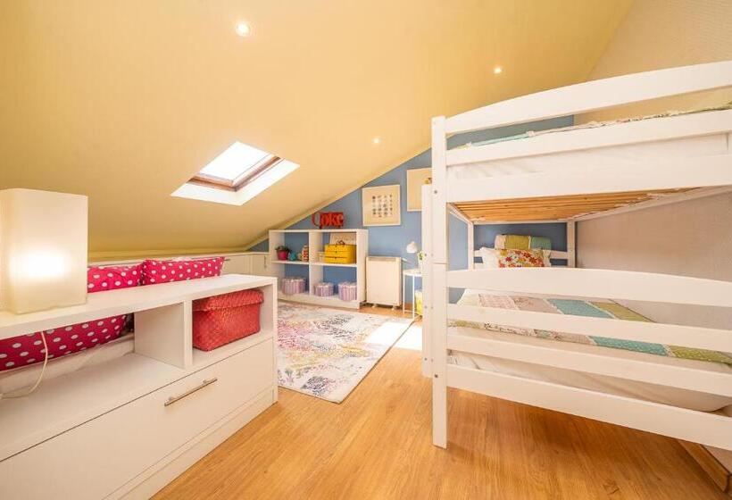 جناح عائلي, Lourenço S House Deluxe Cascais