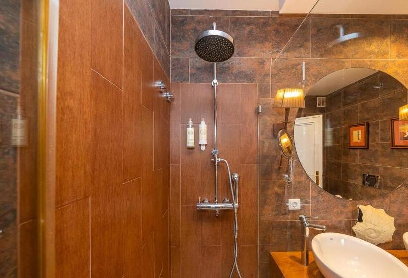 سوییت لوکس, Lourenço S House Deluxe Cascais