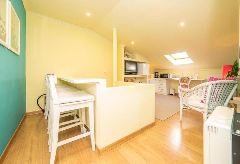 جناح عائلي, Lourenço S House Deluxe Cascais