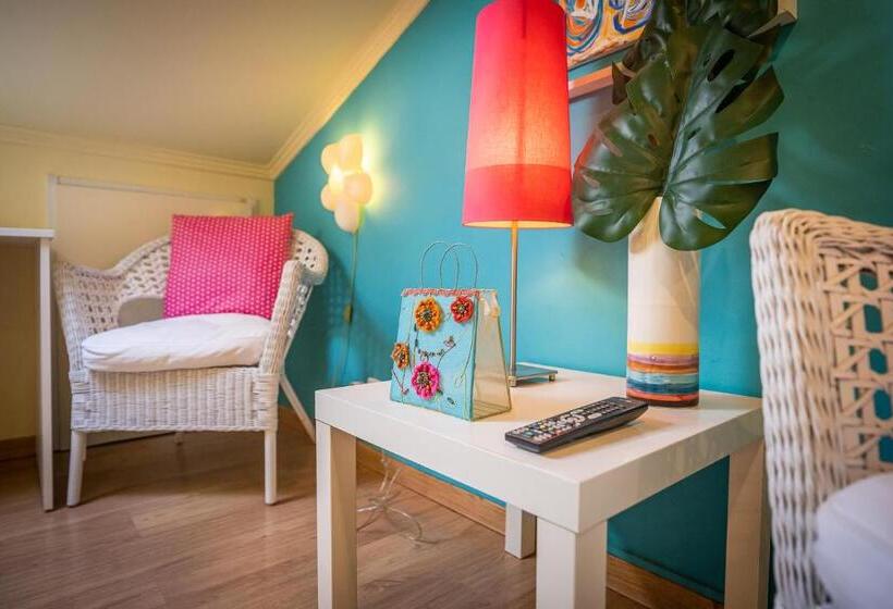 جناح عائلي, Lourenço S House Deluxe Cascais