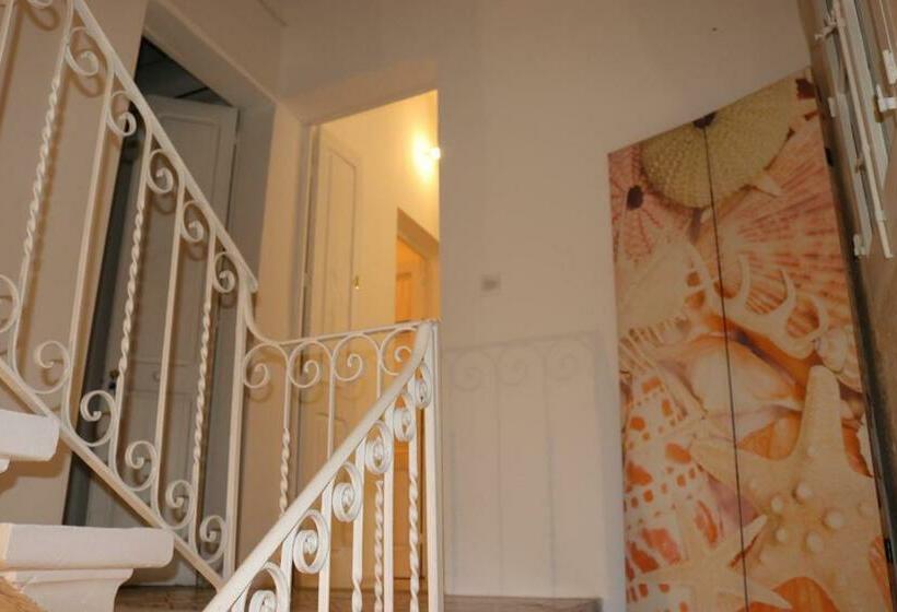 اتاق سوپریور با تخت بزرگ, Corto Maltese B&b