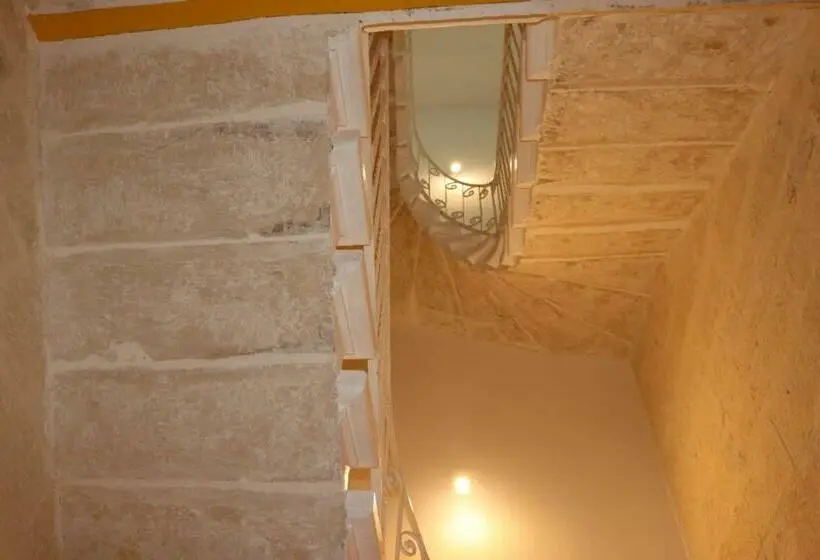 اتاق استاندارد, Corto Maltese B&b