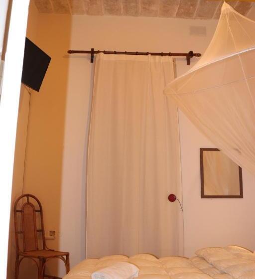 اتاق سوپریور با تخت بزرگ, Corto Maltese B&b