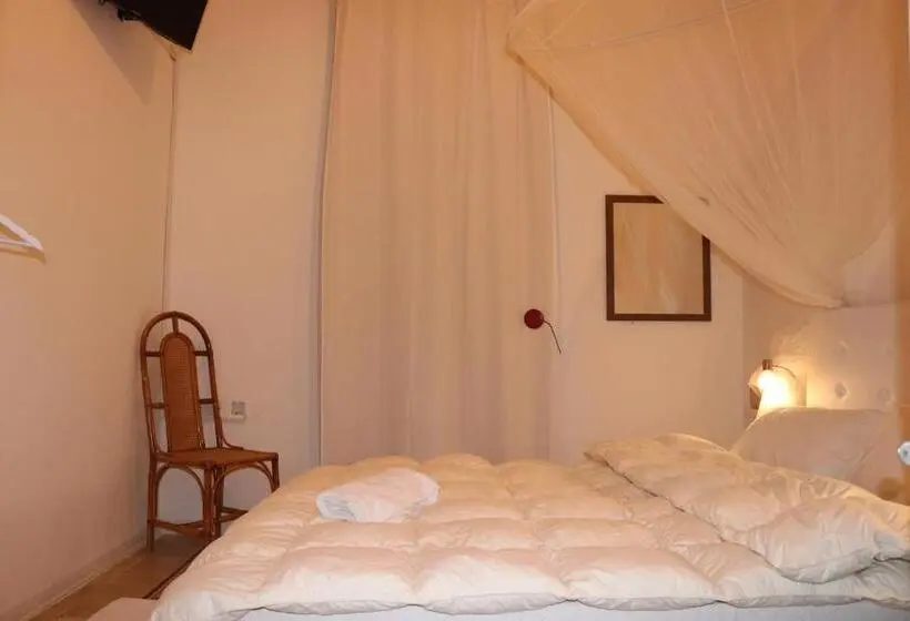 اتاق سوپریور با تخت بزرگ, Corto Maltese B&b