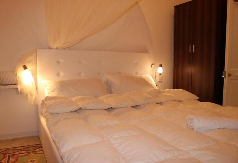 اتاق سوپریور با تخت بزرگ, Corto Maltese B&b