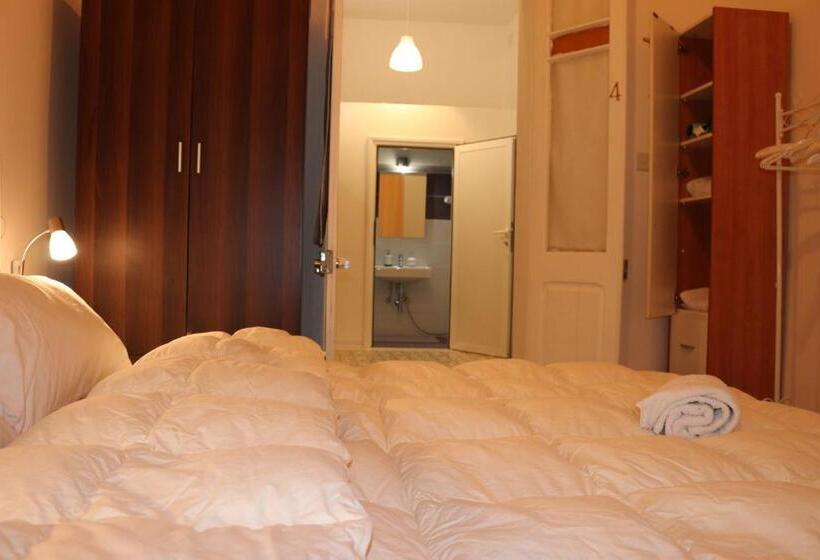 اتاق سوپریور با تخت بزرگ, Corto Maltese B&b