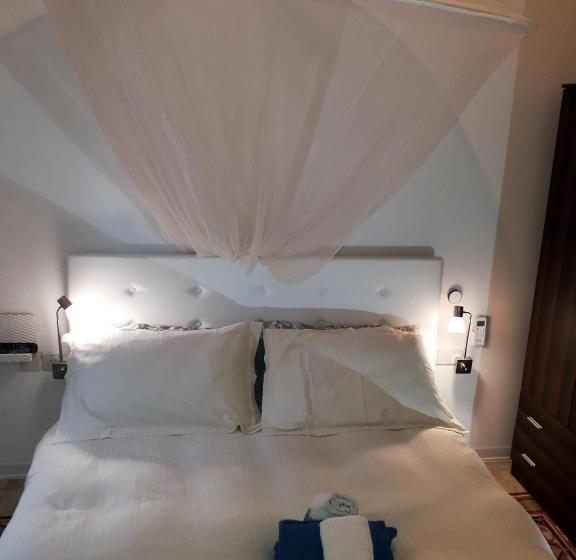 اتاق سوپریور با تخت بزرگ, Corto Maltese B&b