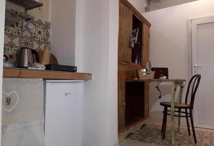 اتاق سوپریور با تخت بزرگ, Corto Maltese B&b