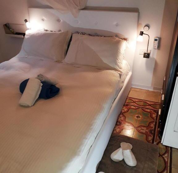 اتاق سوپریور با تخت بزرگ, Corto Maltese B&b