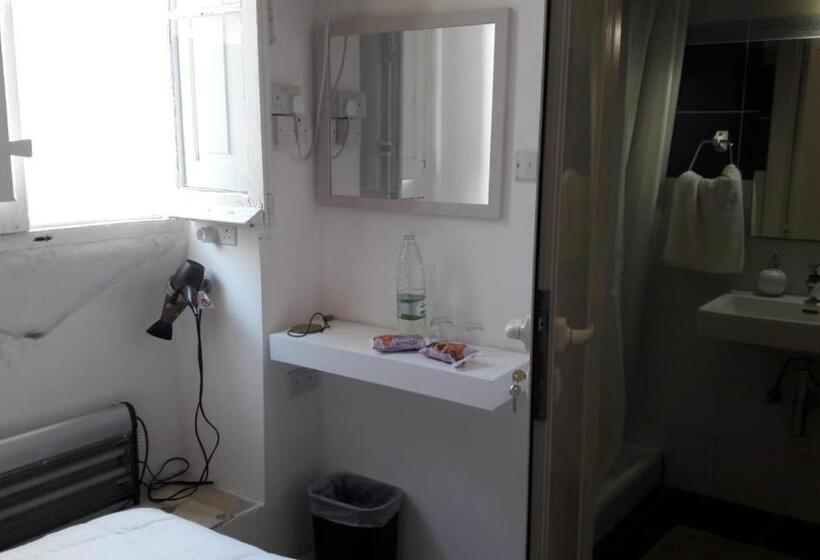 اتاق لوکس با تخت بزرگ, Corto Maltese B&b