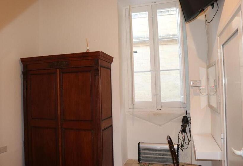 اتاق لوکس با تخت بزرگ, Corto Maltese B&b