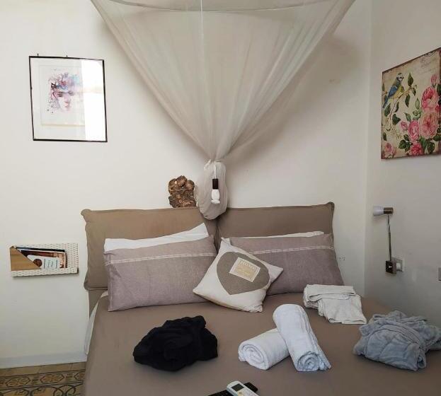 اتاق لوکس با تخت بزرگ, Corto Maltese B&b