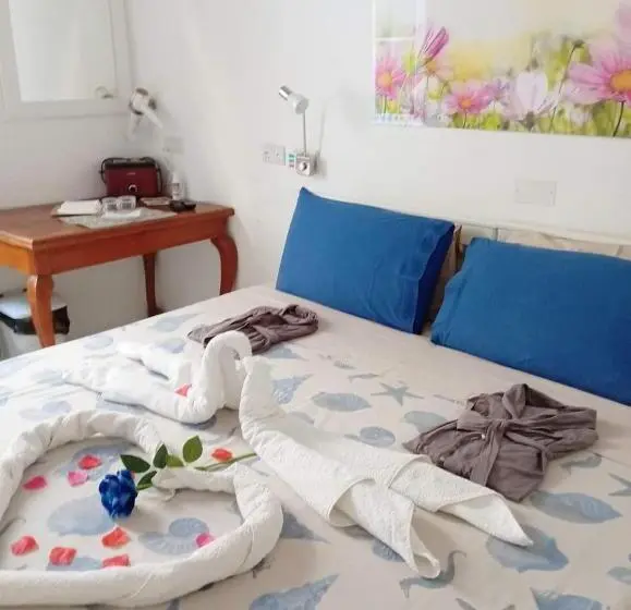 اتاق استاندارد با سرویس بهداشتی مشترک, Corto Maltese B&b
