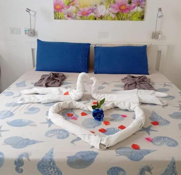 اتاق استاندارد با سرویس بهداشتی مشترک, Corto Maltese B&b