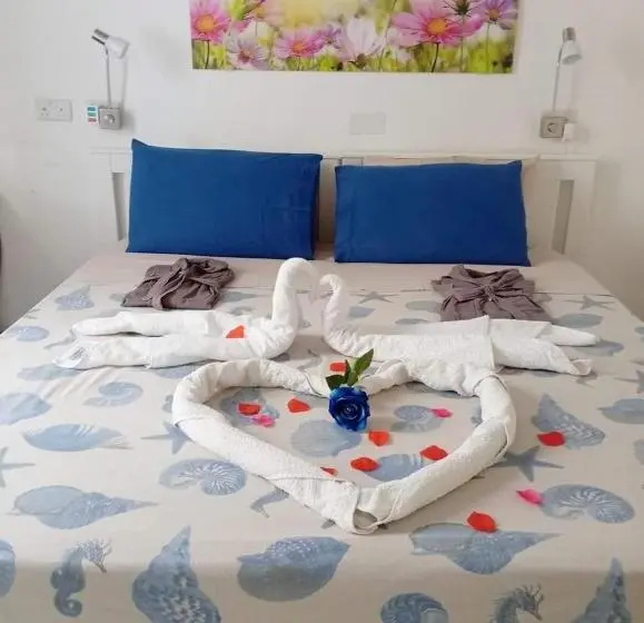 اتاق استاندارد با سرویس بهداشتی مشترک, Corto Maltese B&b