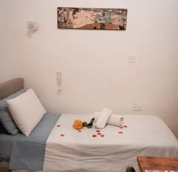 اتاق استاندارد یک نفره, Corto Maltese B&b
