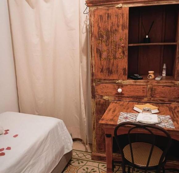اتاق استاندارد یک نفره, Corto Maltese B&b