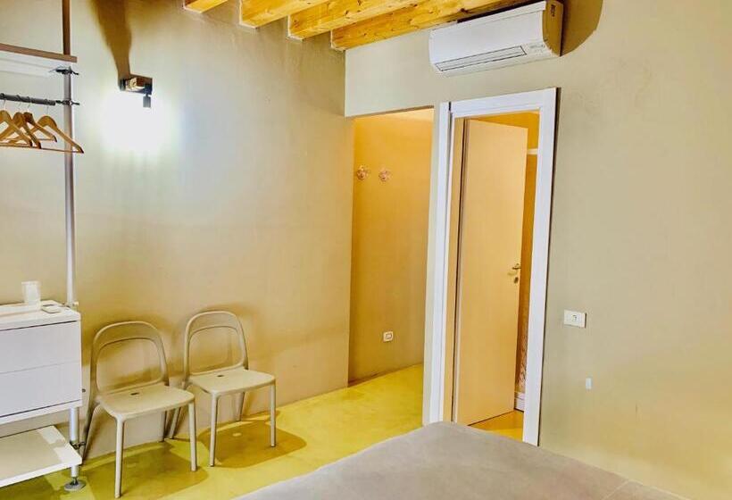 غرفة قياسية, Casale Artemisia Capalbio