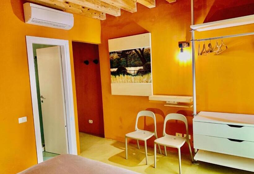 غرفة قياسية, Casale Artemisia Capalbio