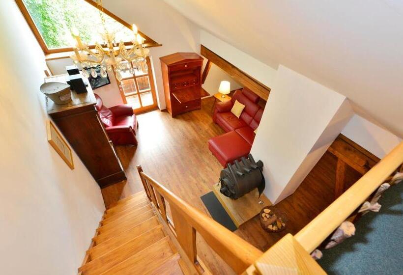 디럭스 스튜디오, Hofatelier Menacher