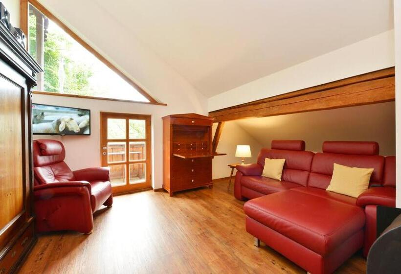 디럭스 스튜디오, Hofatelier Menacher