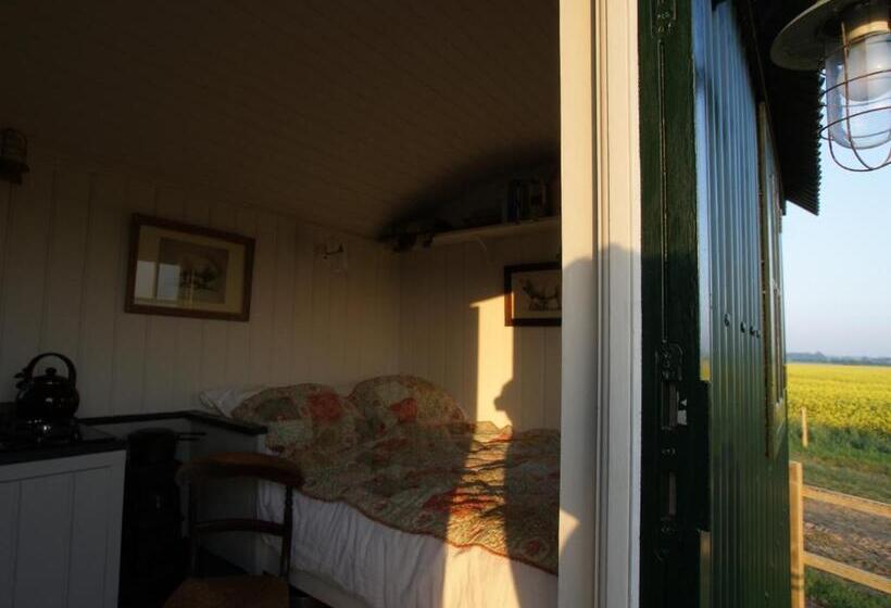 غرفة قياسية, Barnham Court Farm