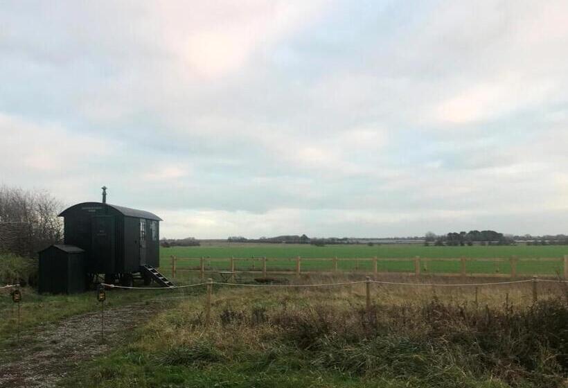 غرفة قياسية, Barnham Court Farm