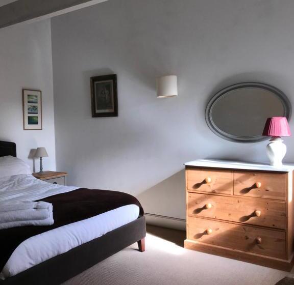 منزل غرفة نوم واحدة, Barnham Court Farm